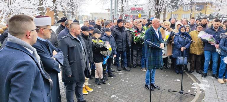 načelnik ajkunić upuitio poruke.jpg - Bugojno: U povodu Dana nezavisnosti održan historijski čas i odata počast poginulim borcima